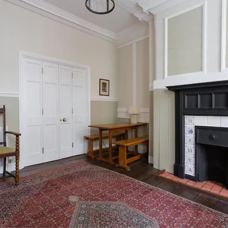 The Hearts Of Old 3 Bedroom In The West End Apartment