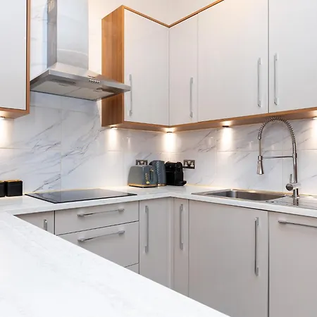 Bright & Charming 2br Flat Wbalcony In Maida Vale Apartment