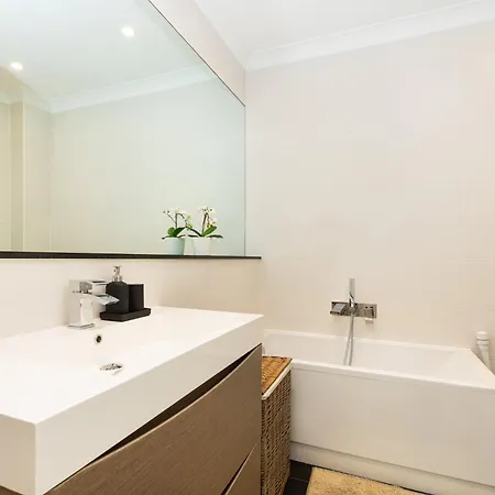 Bright & Charming 2br Flat Wbalcony In Maida Vale Apartment *