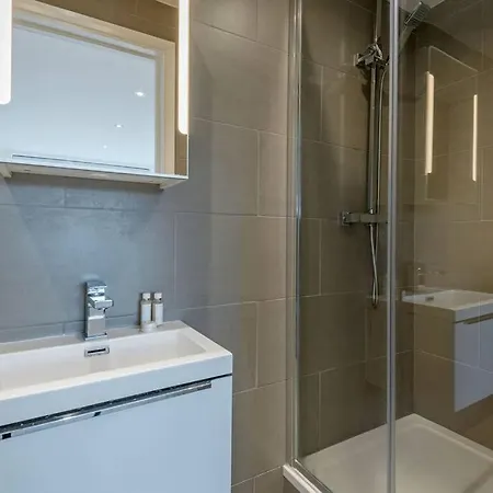 Apartment Superb Penthouse With 2 Bathrooms And Roof Terrace *