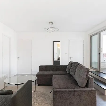 Superb Penthouse With 2 Bathrooms And Roof Terrace