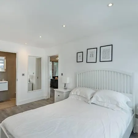 Superb Penthouse With 2 Bathrooms And Roof Terrace Apartment