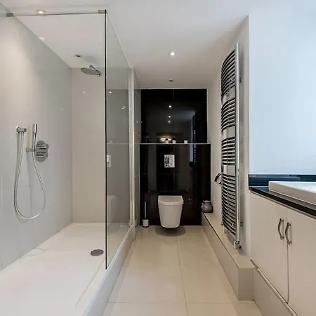 Superb Penthouse With 2 Bathrooms And Roof Terrace