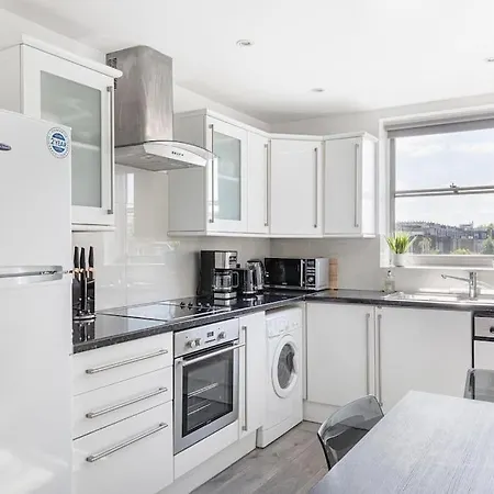 Superb Penthouse With 2 Bathrooms And Roof Terrace Apartment *