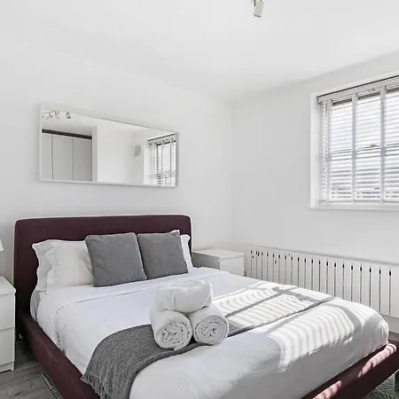 Apartment Superb Penthouse With 2 Bathrooms And Roof Terrace London