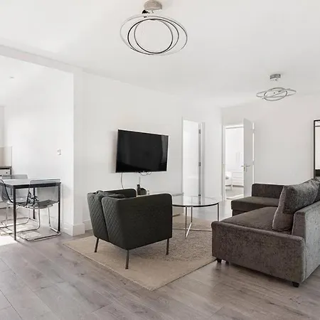 Apartment Superb Penthouse With 2 Bathrooms And Roof Terrace *
