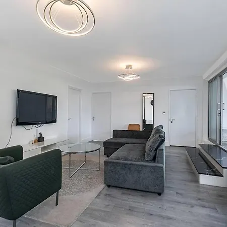 Superb Penthouse With 2 Bathrooms And Roof Terrace Apartment