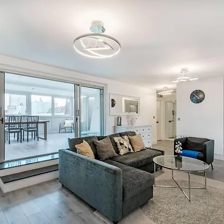 Apartment Superb Penthouse With 2 Bathrooms And Roof Terrace *