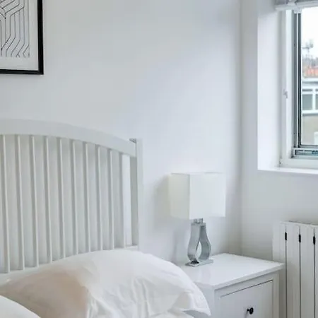 Superb Penthouse With 2 Bathrooms And Roof Terrace * London