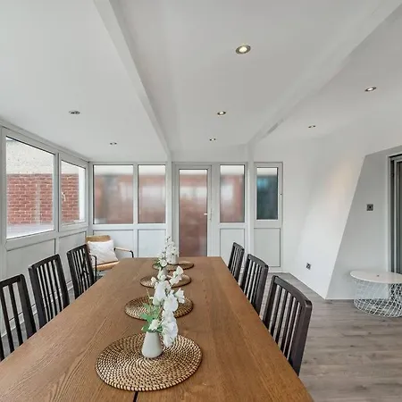 Superb Penthouse With 2 Bathrooms And Roof Terrace