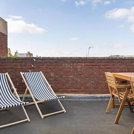 Superb Penthouse With 2 Bathrooms And Roof Terrace