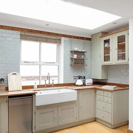 Exceptional Mews House In Chelsea