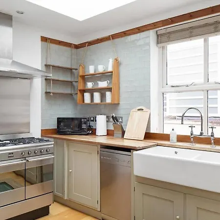 Exceptional Mews House In Chelsea *