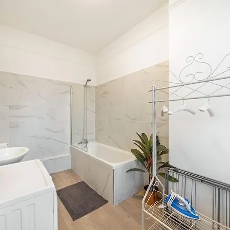 Cosy Urban Retreat Nr Apartment