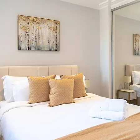 Stunning Views Modern Decor Flat In Kensington London