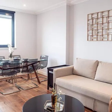 Stunning Views Modern Decor Flat In Kensington *