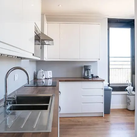 Stunning Views Modern Decor Flat In Kensington *