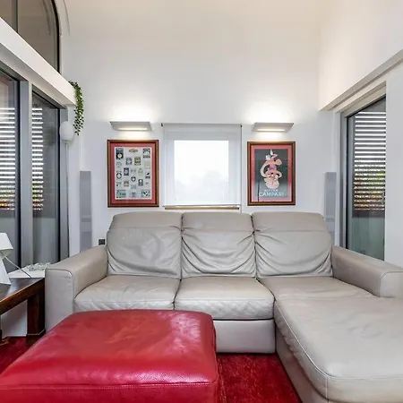 Stylish House With Superb Space * London