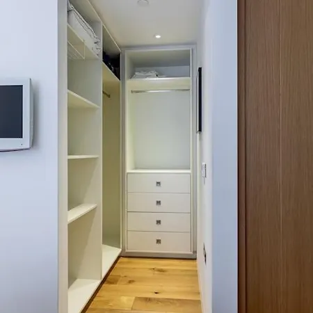 Stylish House With Superb Space London