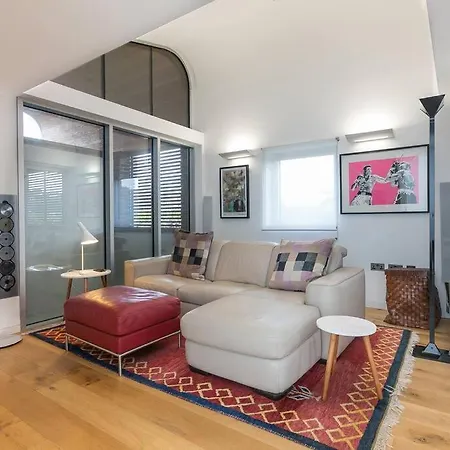 Apartment Stylish House With Superb Space *