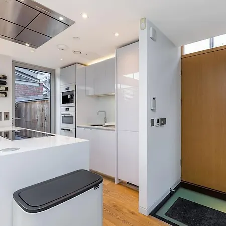Stylish House With Superb Space London