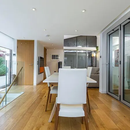 Stylish House With Superb Space London