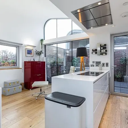 Stylish House With Superb Space Apartment *