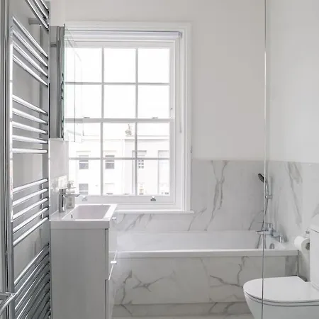 Spectacular Flat Located In Prime Notting Hill