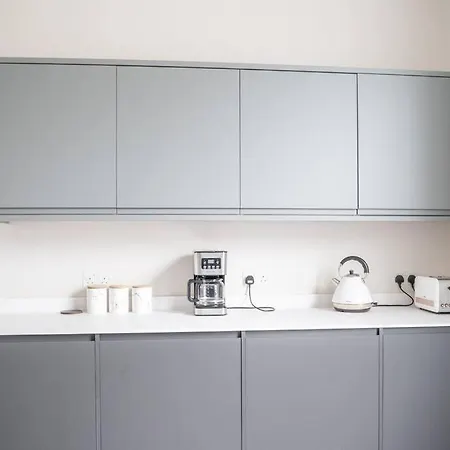 Spectacular Flat Located In Prime Notting Hill Apartment