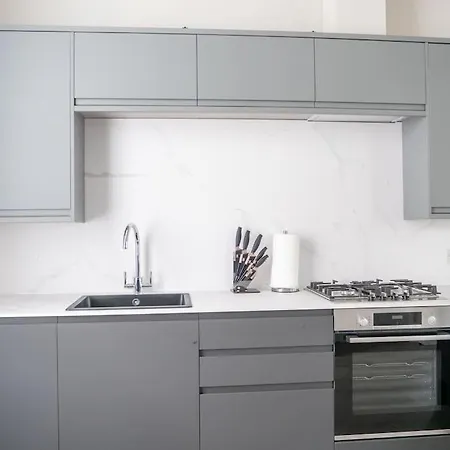 Spectacular Flat Located In Prime Notting Hill *