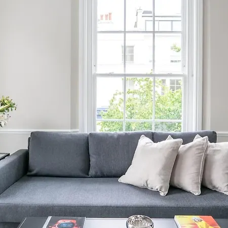 Spectacular Flat Located In Prime Notting Hill Apartment London