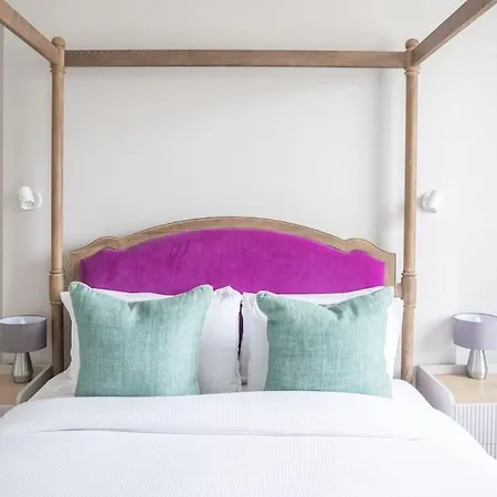Spectacular Flat Located In Prime Notting Hill Apartment *
