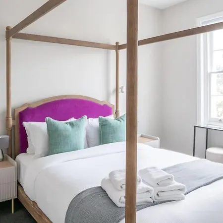Spectacular Flat Located In Prime Notting Hill Apartment