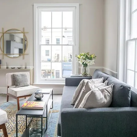 Spectacular Flat Located In Prime Notting Hill Apartment