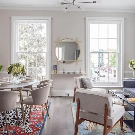 Spectacular Flat Located In Prime Notting Hill
