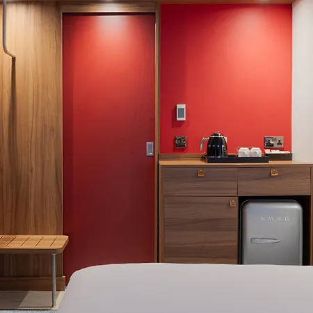 Hampton By Hilton Waterloo Hotel