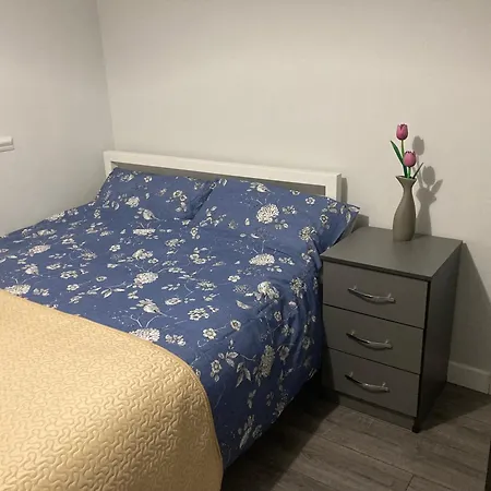 Kingdom - 12 Hamilton Homestay London
