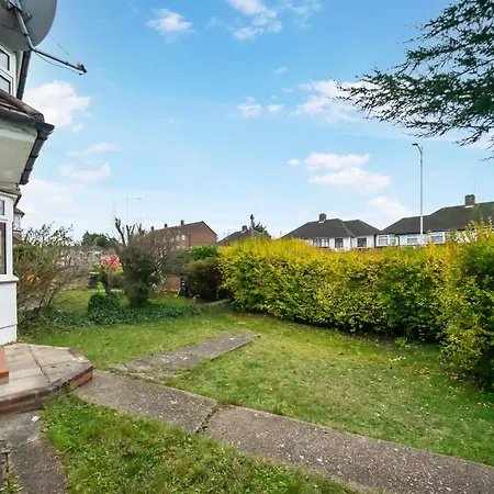 Uksas Two Bed House Free Parking Redbridge