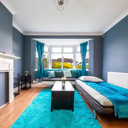 Apartment Uksas Two Bed House Free Parking *