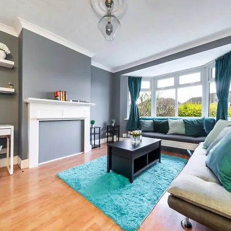Uksas Two Bed House Free Parking *