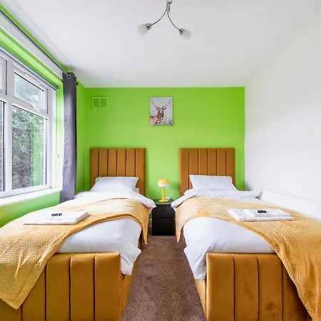 Uksas Two Bed House Free Parking Apartment *