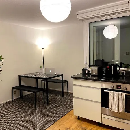 Spacious With Skyline Views Close To Eye *