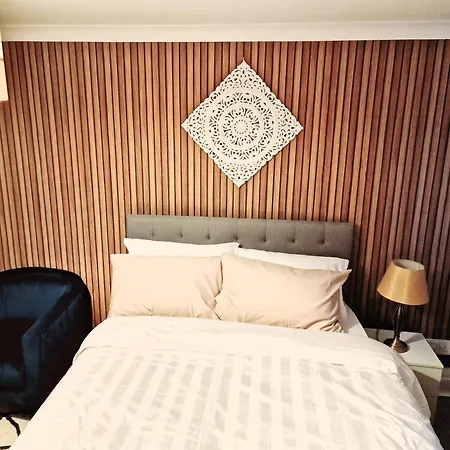 Flat 16 Homedale House *