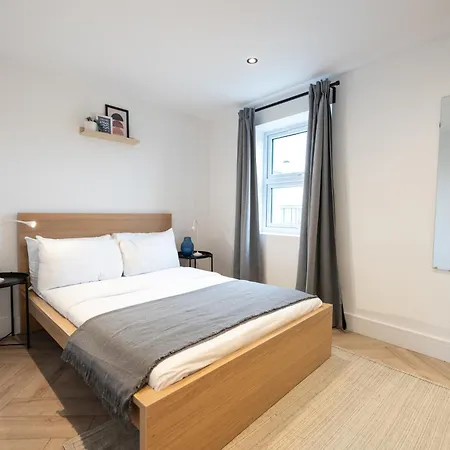 The Battersea Place - Charming 4bdr Flat Londýn
