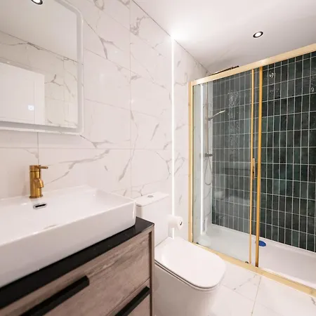 The Battersea Place - Charming 4bdr Flat Apartmán