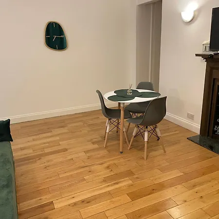 Apartment Superb 2 Bedrooms Broadway Next To Tube & Buses *