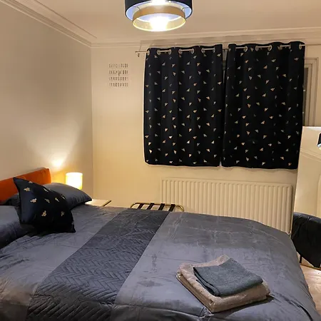Superb 2 Bedrooms Broadway Next To Tube & Buses Ealing