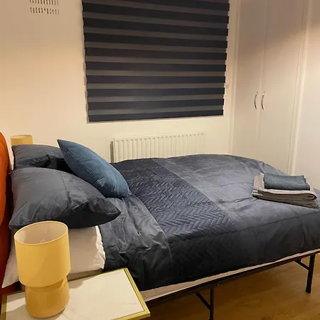 Superb 2 Bedrooms Broadway Next To Tube & Buses