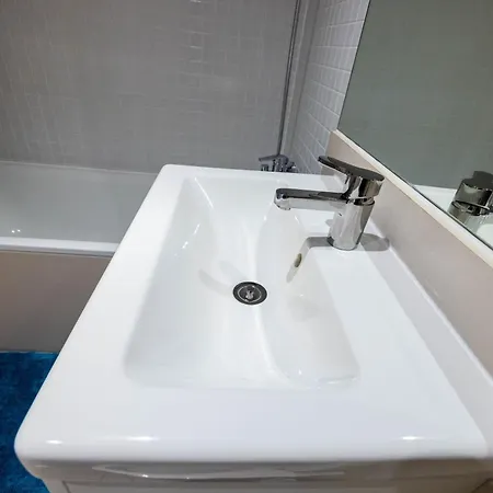 Beautiful And Spacious 2-bed In * London