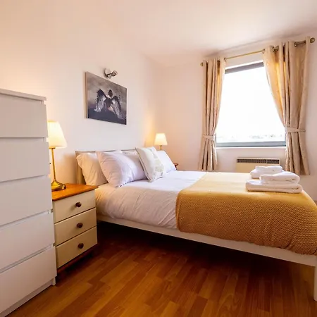 Beautiful And Spacious 2-bed In